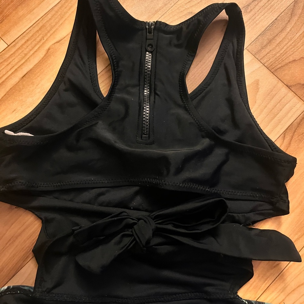 Cupshe Black and Green Tropical Swimsuit - Picture 4 of 6